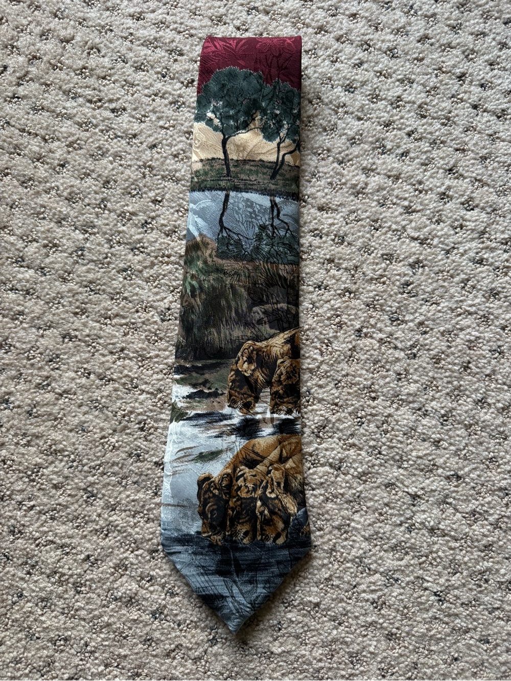 Vintage Wembley Endangered Species 100% Silk Men’s Tie